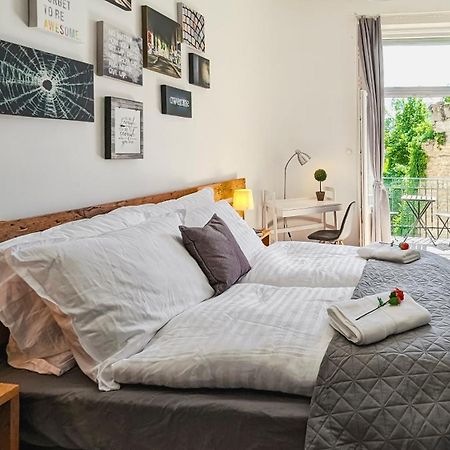 3 Room Apartment In The Beautiful Street Budapest Esterno foto