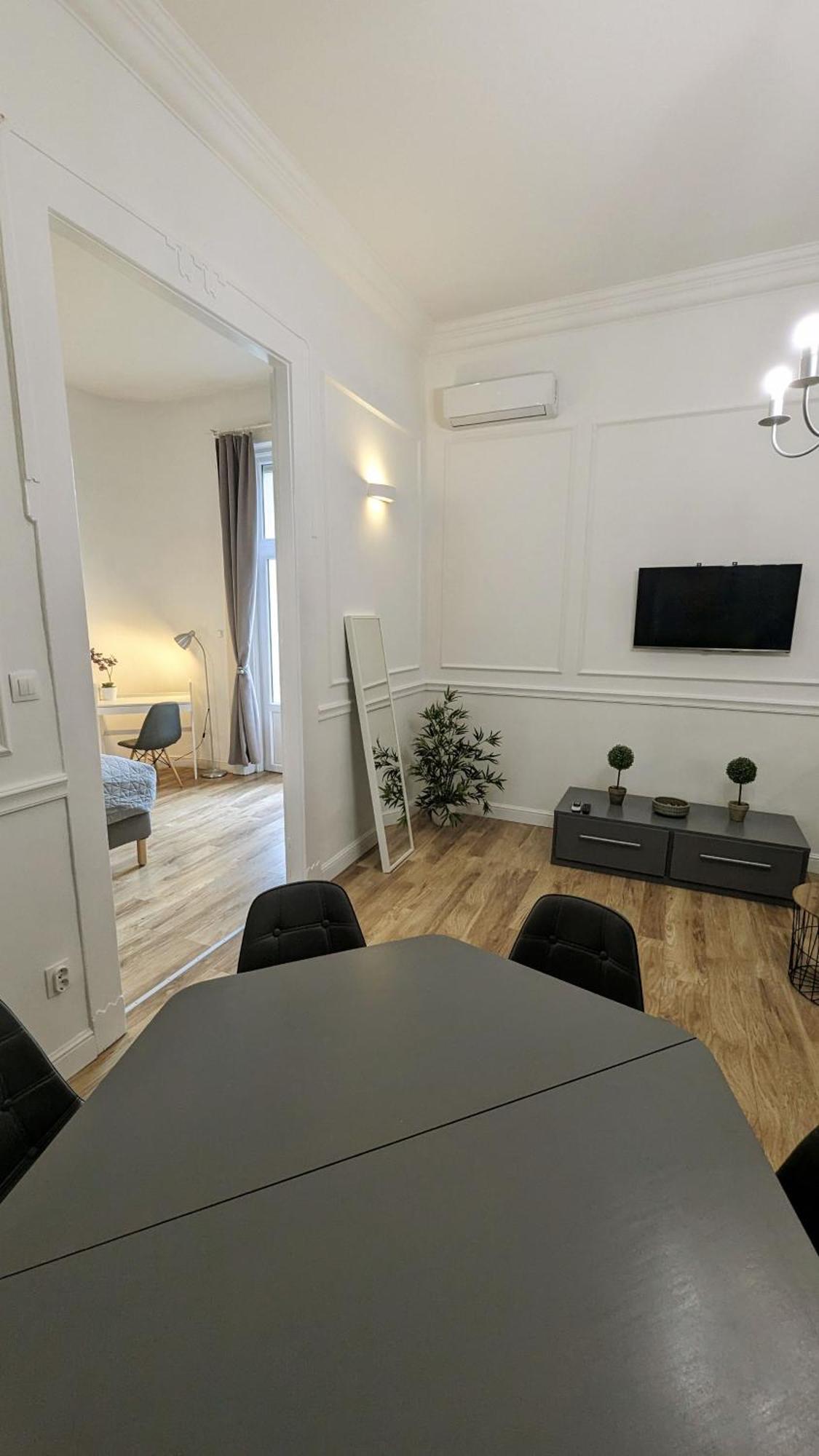 3 Room Apartment In The Beautiful Street Budapest Esterno foto