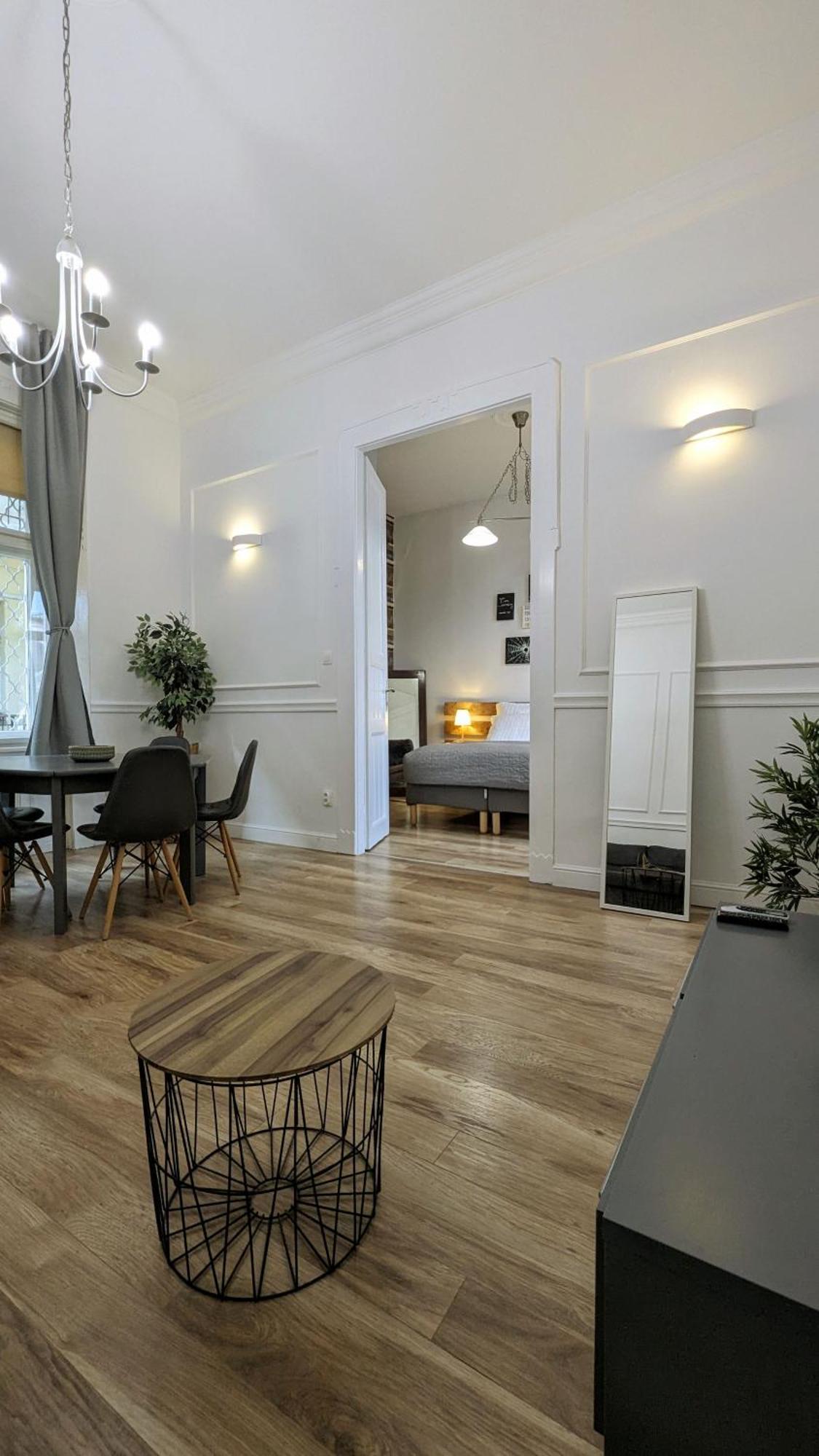 3 Room Apartment In The Beautiful Street Budapest Esterno foto