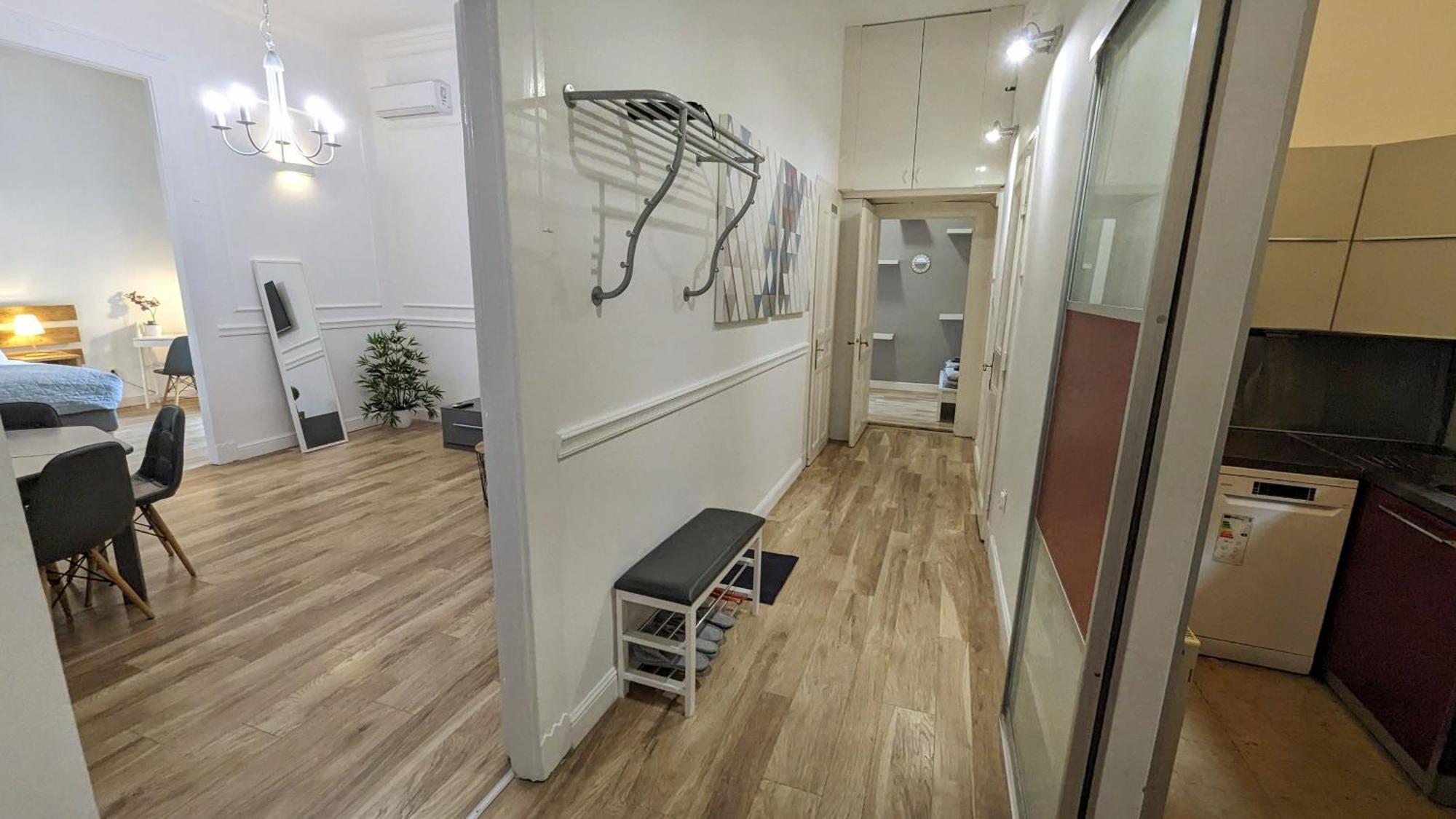 3 Room Apartment In The Beautiful Street Budapest Esterno foto