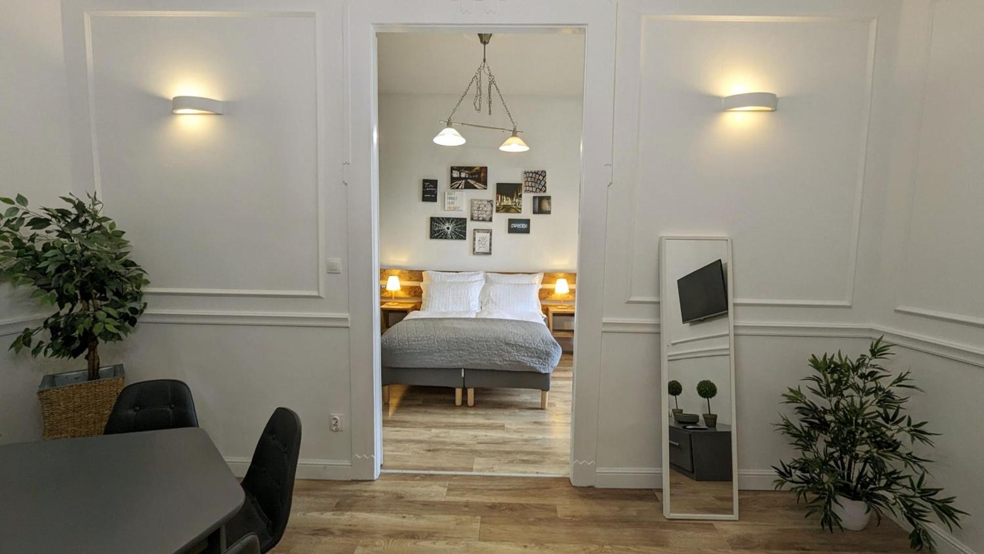 3 Room Apartment In The Beautiful Street Budapest Esterno foto