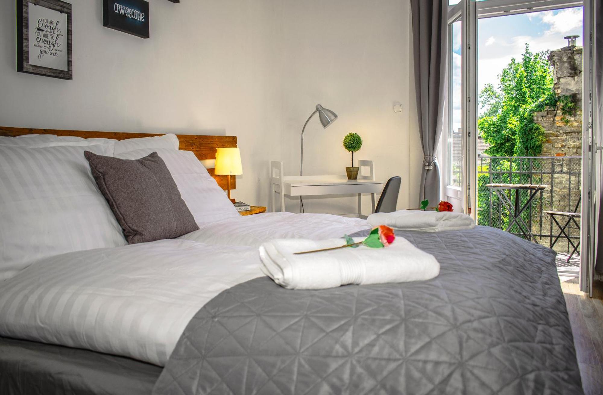 3 Room Apartment In The Beautiful Street Budapest Esterno foto