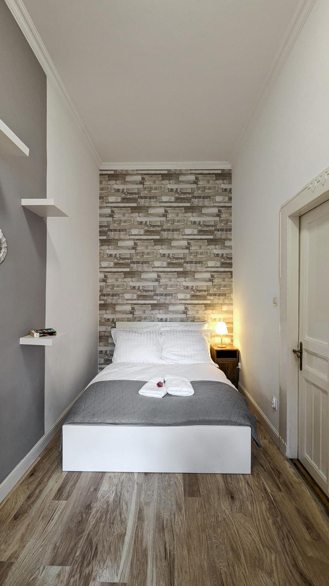 3 Room Apartment In The Beautiful Street Budapest Esterno foto