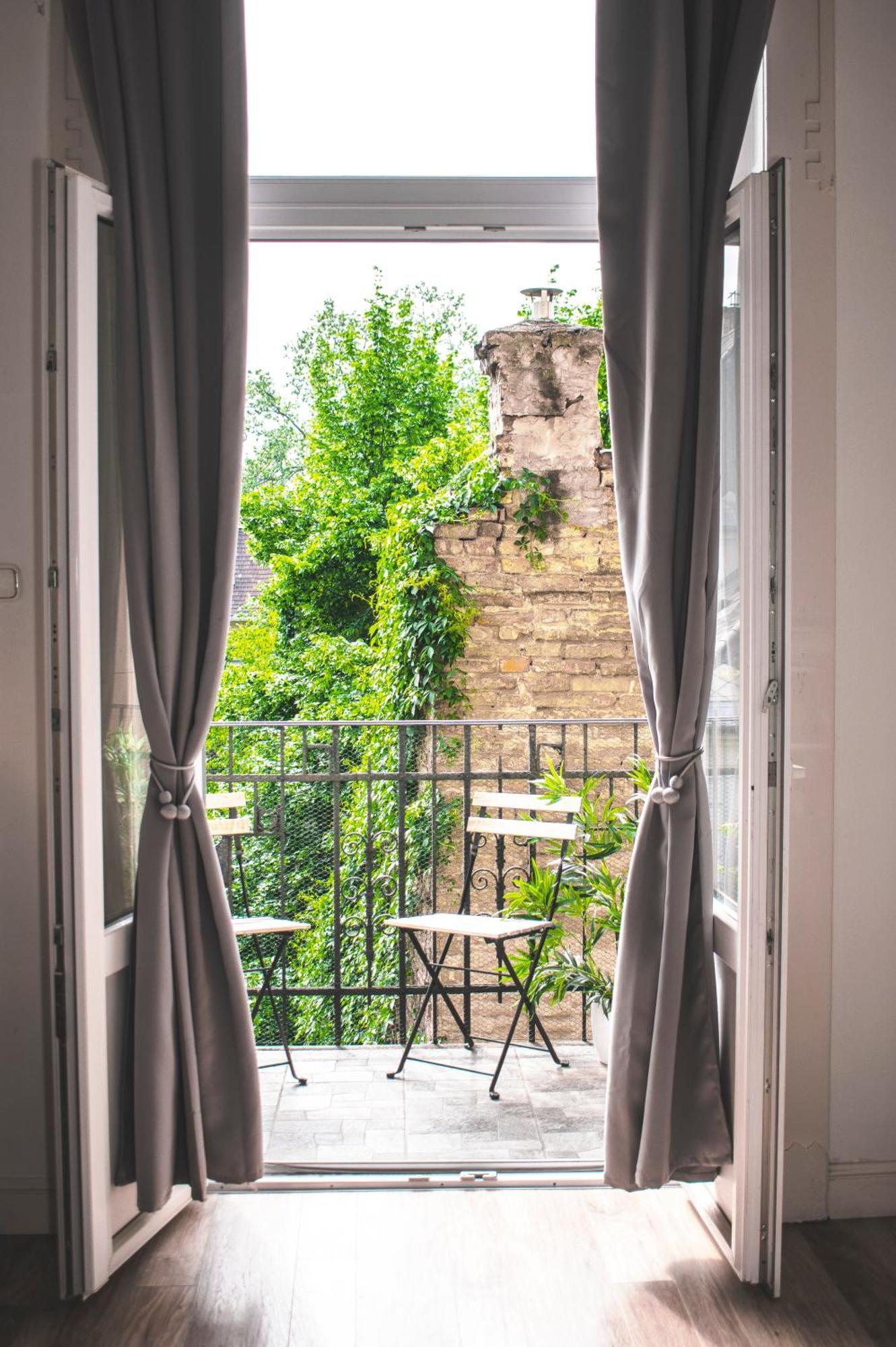 3 Room Apartment In The Beautiful Street Budapest Esterno foto