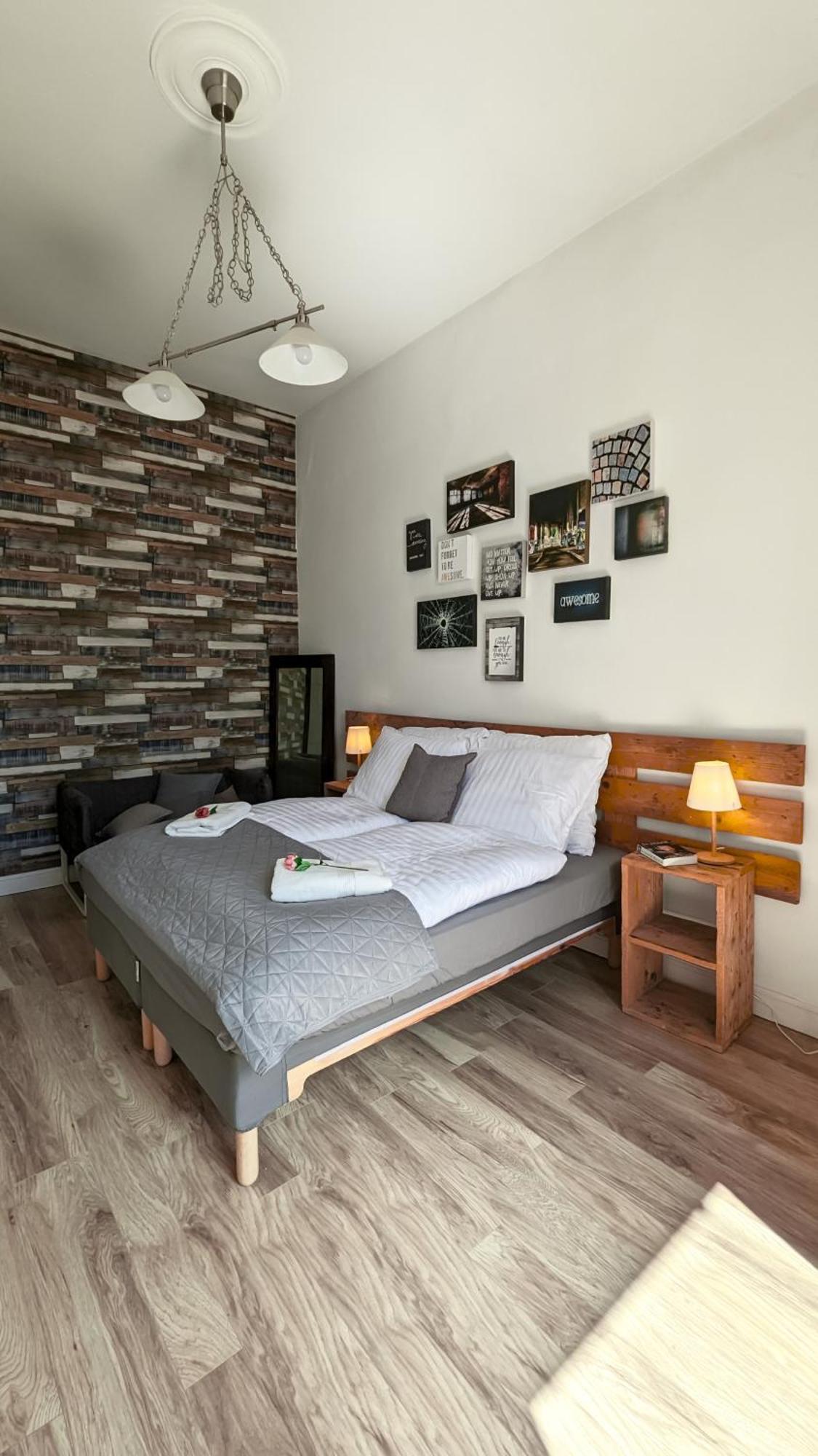 3 Room Apartment In The Beautiful Street Budapest Esterno foto