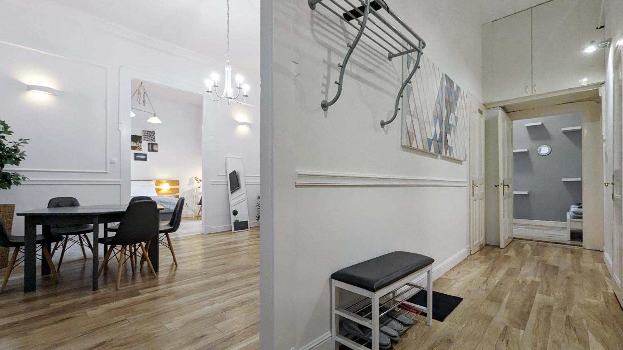 3 Room Apartment In The Beautiful Street Budapest Esterno foto