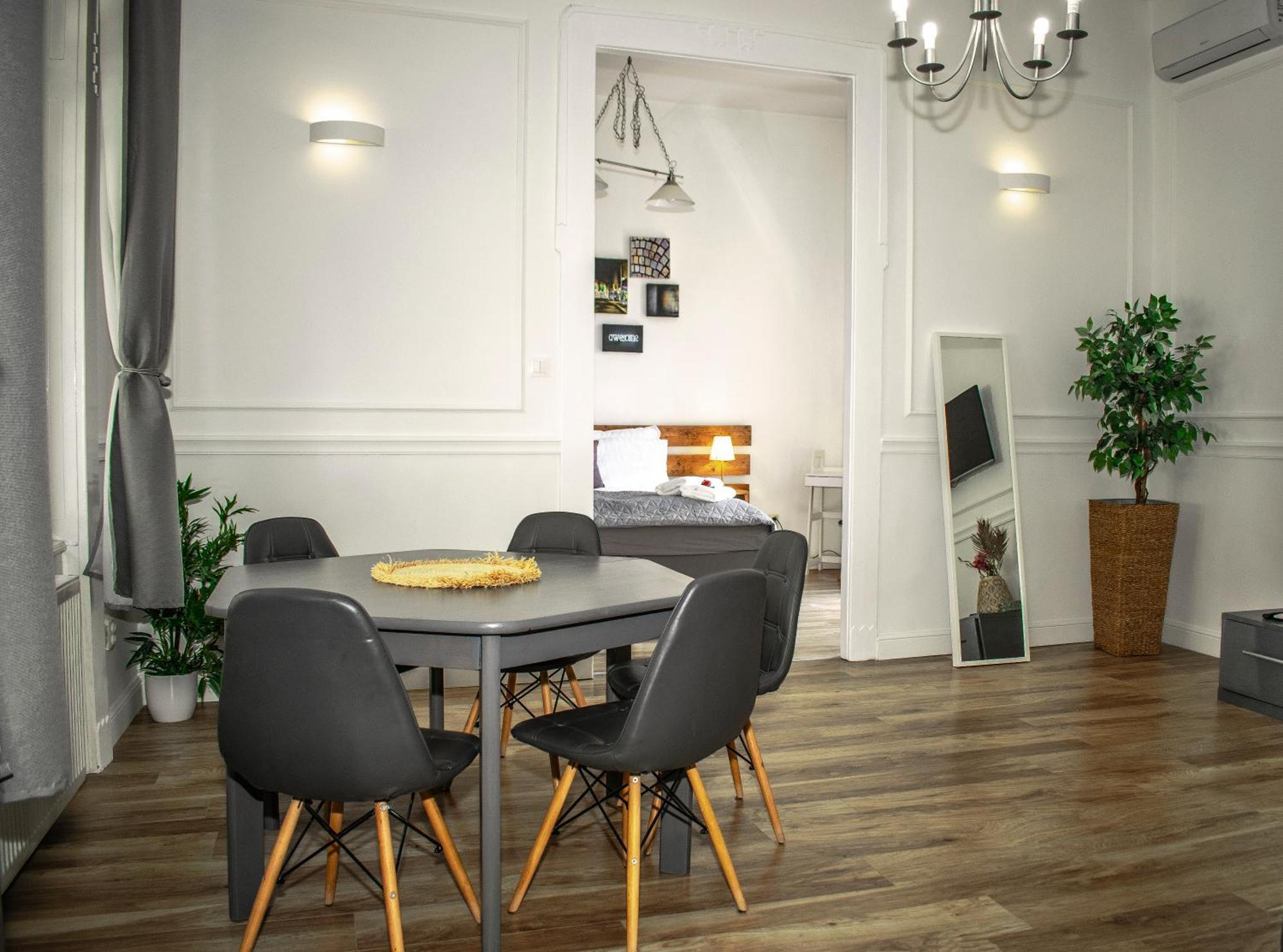 3 Room Apartment In The Beautiful Street Budapest Esterno foto