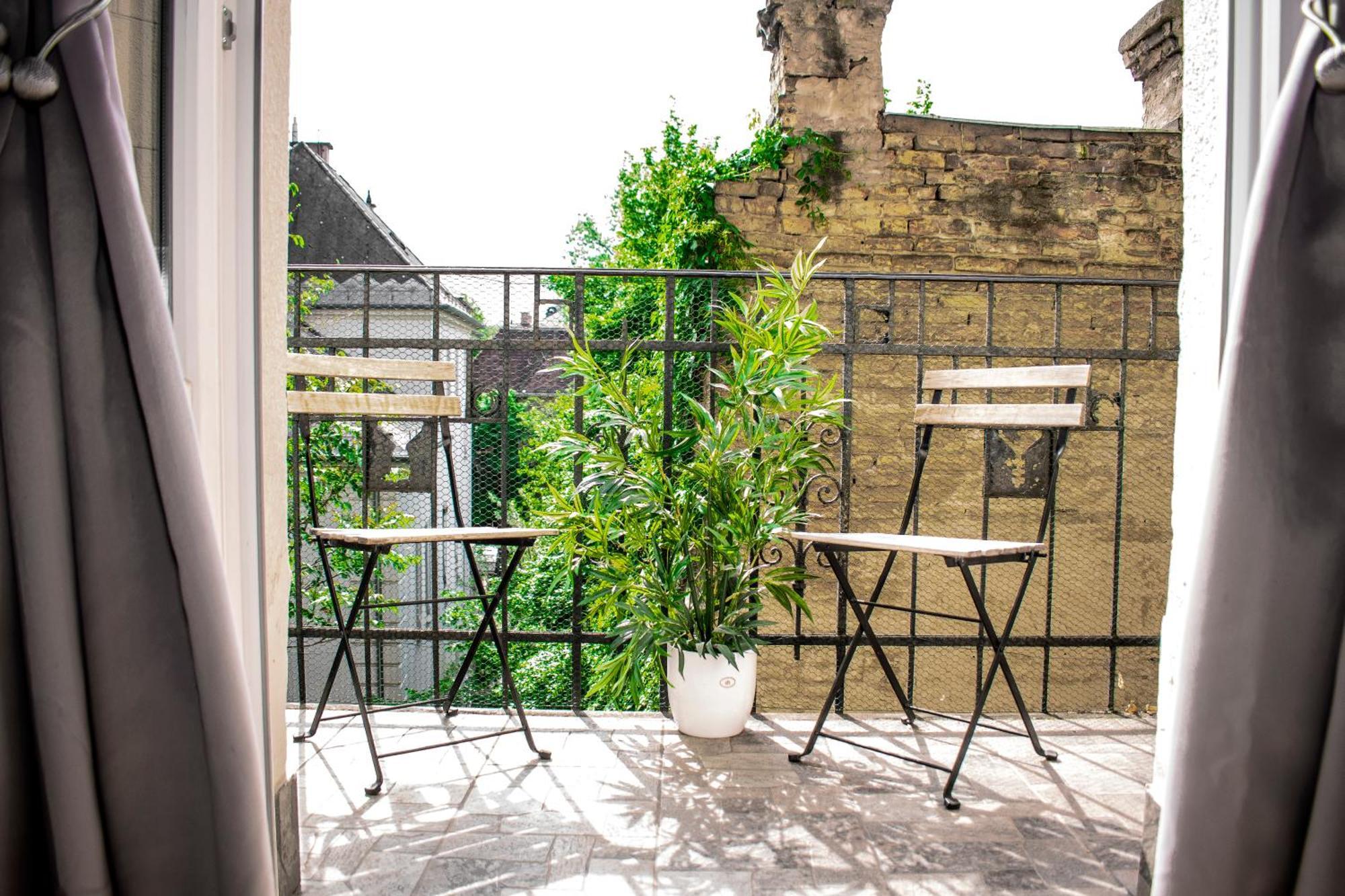 3 Room Apartment In The Beautiful Street Budapest Esterno foto