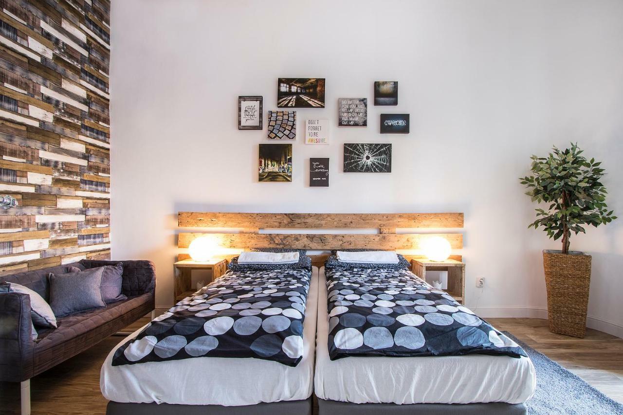 3 Room Apartment In The Beautiful Street Budapest Esterno foto