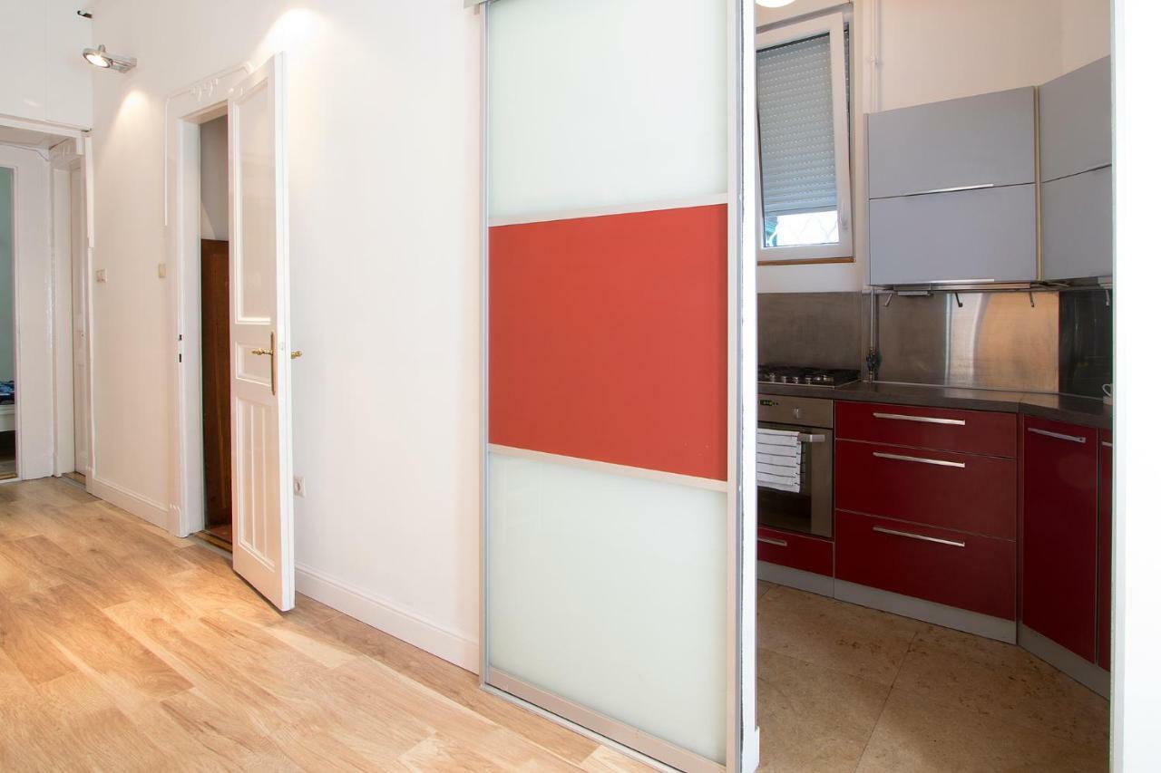 3 Room Apartment In The Beautiful Street Budapest Esterno foto