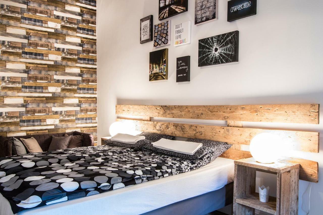 3 Room Apartment In The Beautiful Street Budapest Esterno foto