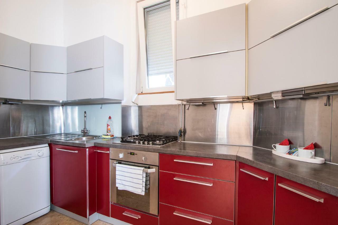 3 Room Apartment In The Beautiful Street Budapest Esterno foto