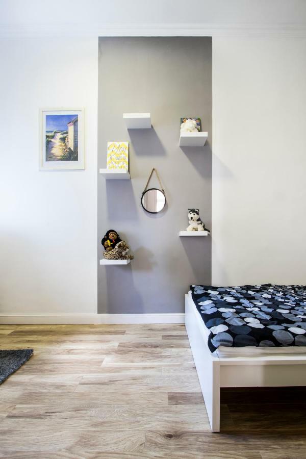 3 Room Apartment In The Beautiful Street Budapest Esterno foto